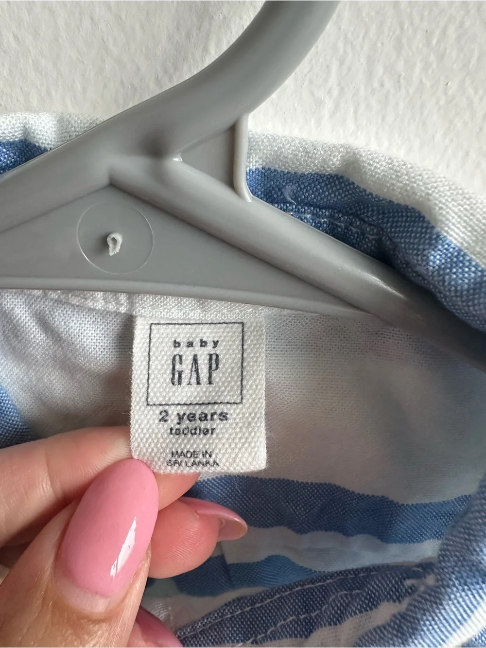 GAP White and Light Blue Striped Short-Sleeve Button-Down Shirt